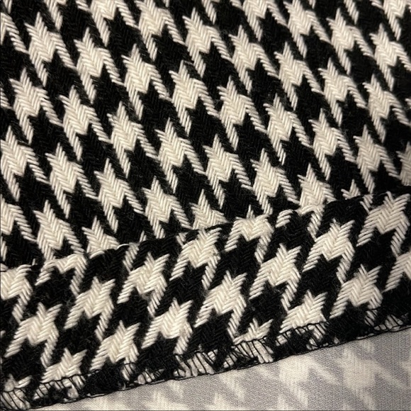 H&M houndstooth skirt - Picture 3 of 12